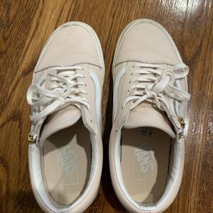 Too big on me but super cute and comfortable!!